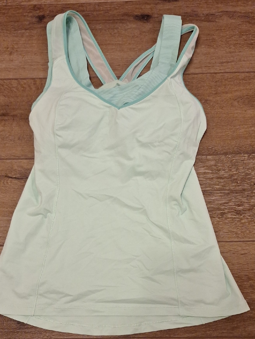 Lululemon mint green active wear top with built in chest support No Label 8/10